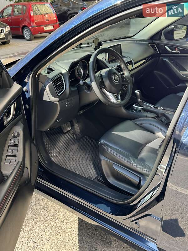 Седан Mazda 3 2015 в Днепре