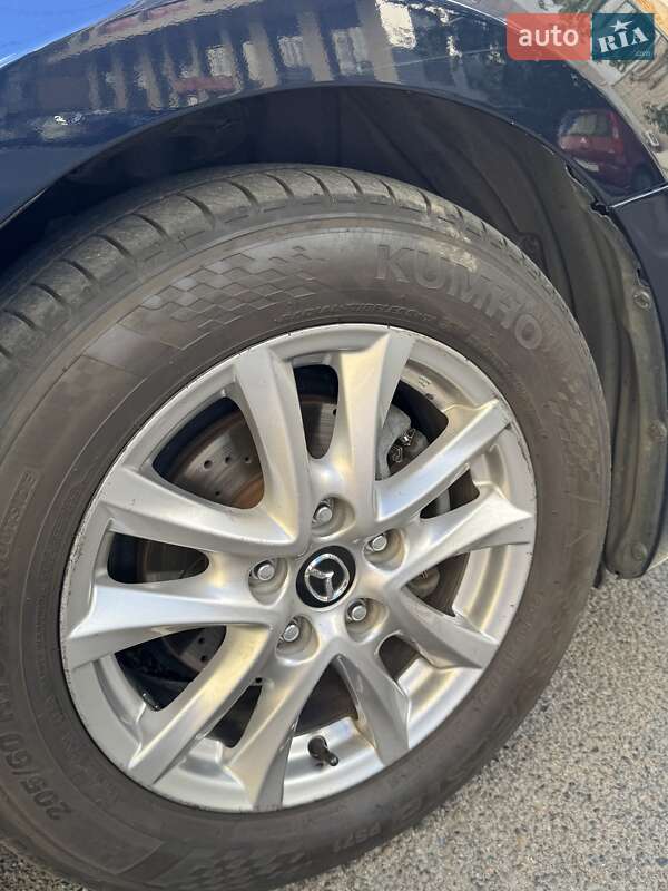 Седан Mazda 3 2015 в Днепре