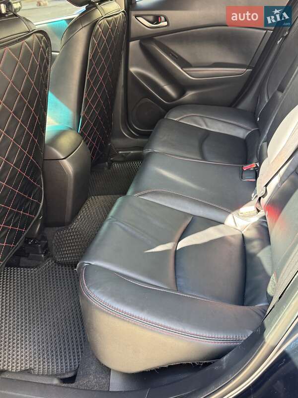 Седан Mazda 3 2015 в Днепре