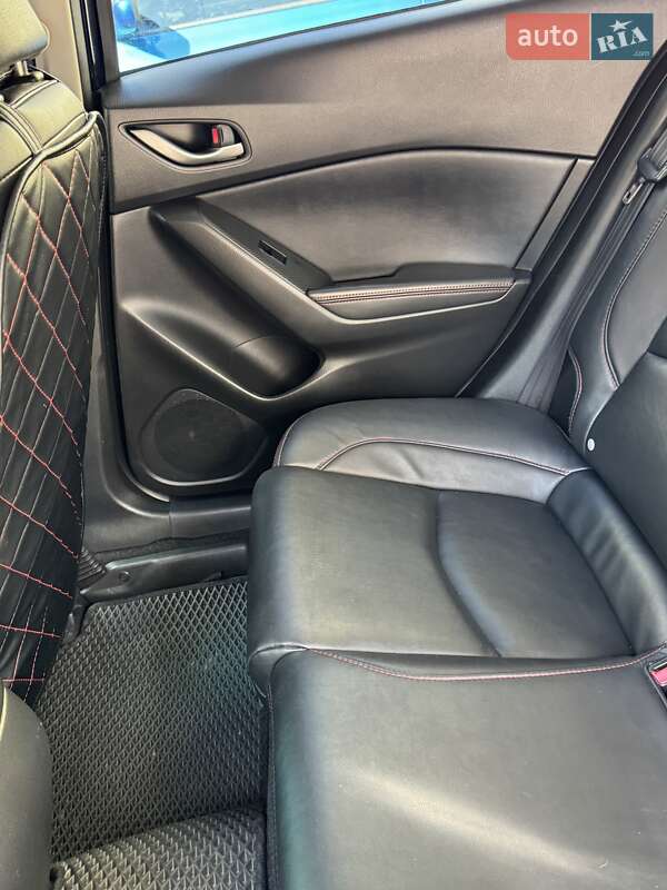 Седан Mazda 3 2015 в Днепре
