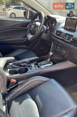 Седан Mazda 3 2015 в Днепре