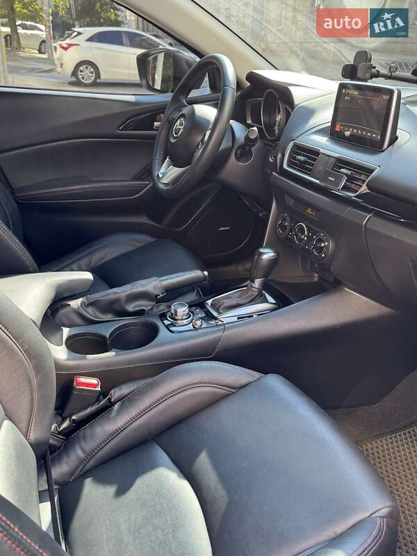 Седан Mazda 3 2015 в Днепре