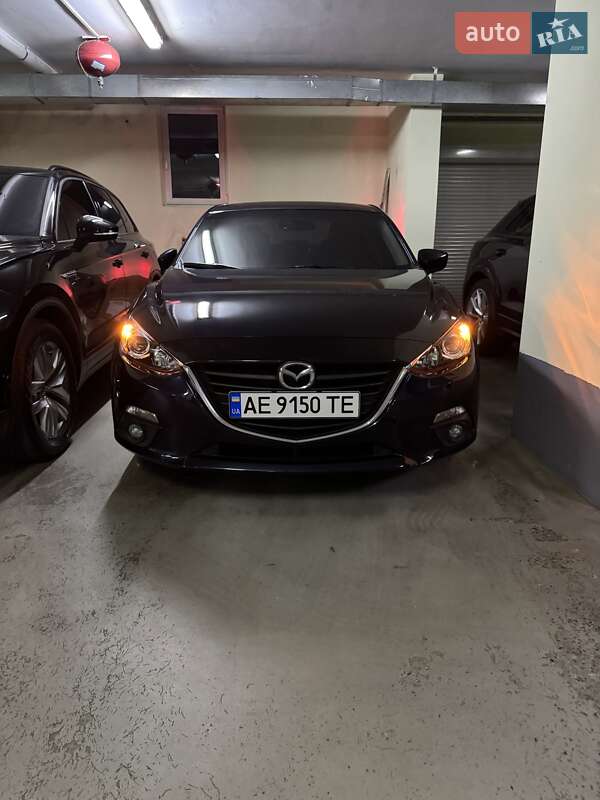Седан Mazda 3 2015 в Днепре