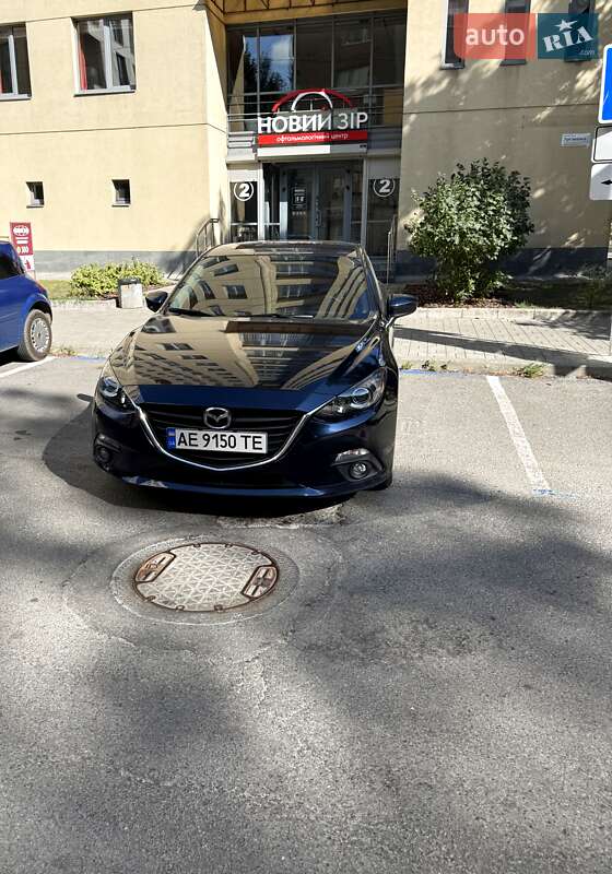 Седан Mazda 3 2015 в Днепре
