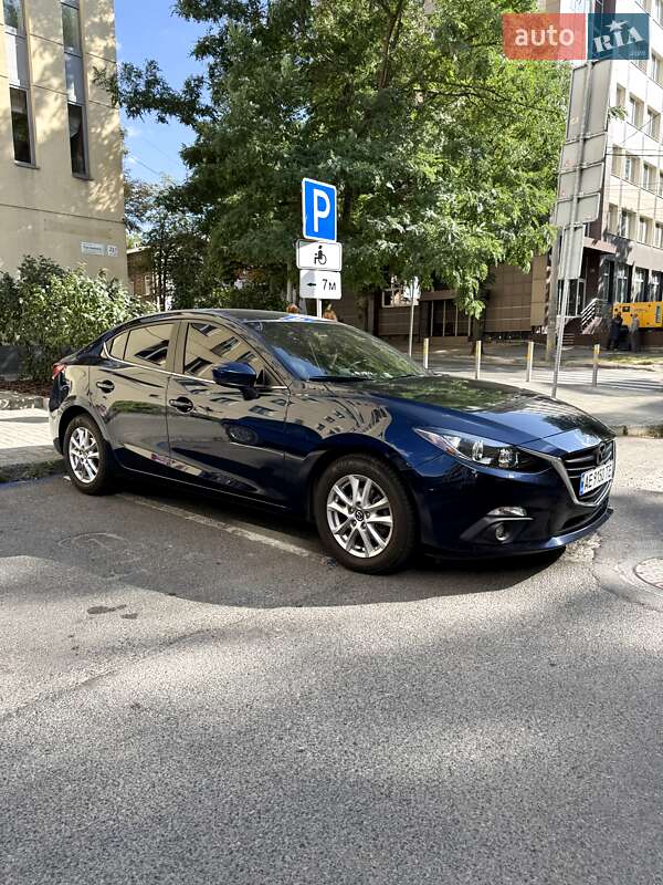 Седан Mazda 3 2015 в Днепре