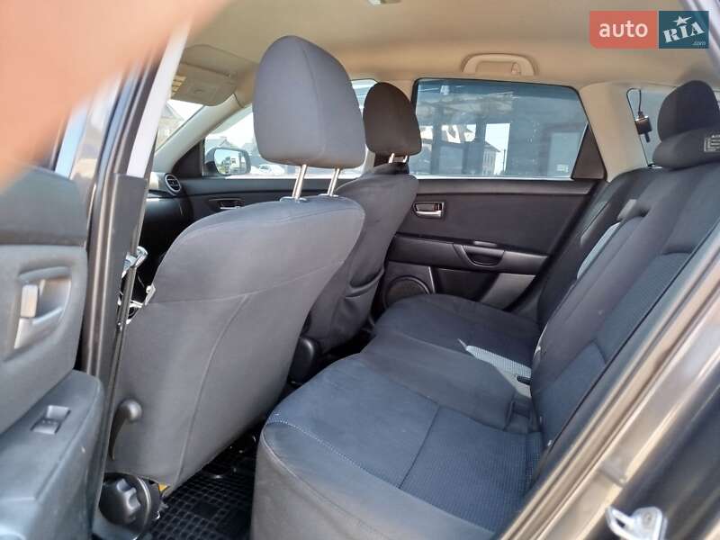 Хетчбек Mazda 3 2005 в Чернівцях