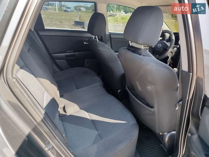 Хетчбек Mazda 3 2005 в Чернівцях