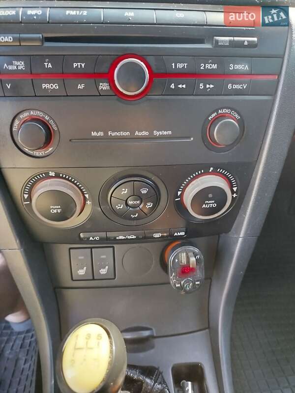 Хетчбек Mazda 3 2005 в Чернівцях