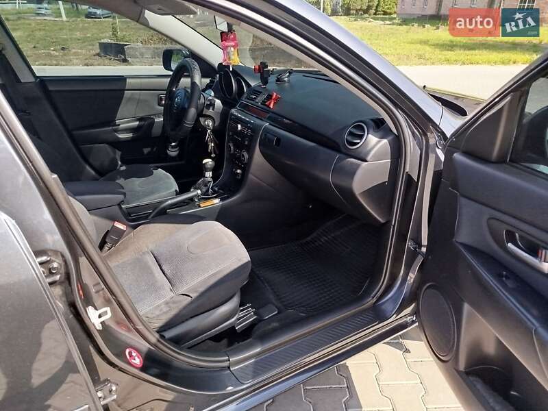 Хетчбек Mazda 3 2005 в Чернівцях