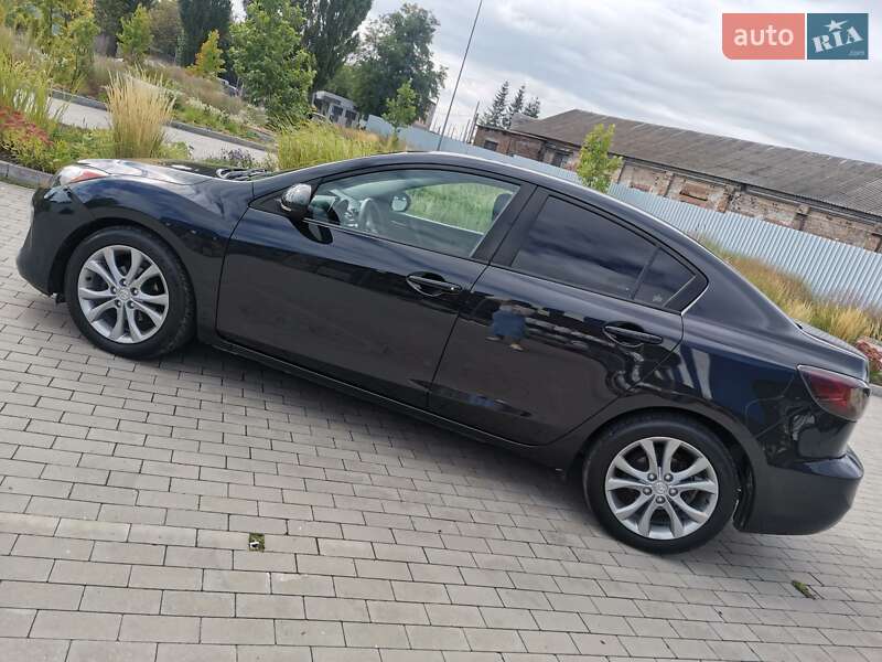 Седан Mazda 3 2013 в Виннице