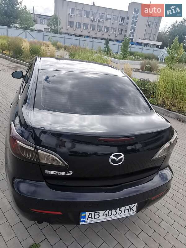 Седан Mazda 3 2013 в Виннице