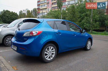 Mazda 3  2011