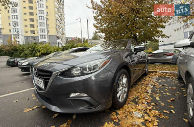 Седан Mazda 3 2015 в Ирпене