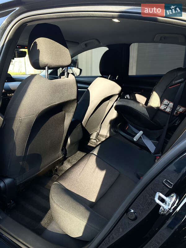 Седан Mazda 3 2023 в Виннице