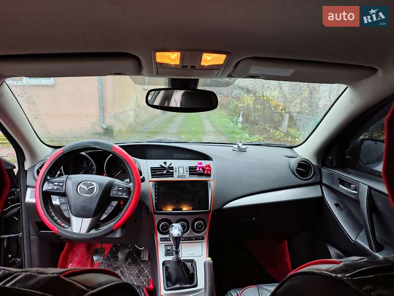 Седан Mazda 3 2010 в Мукачевому
