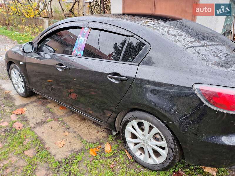 Седан Mazda 3 2010 в Мукачевому