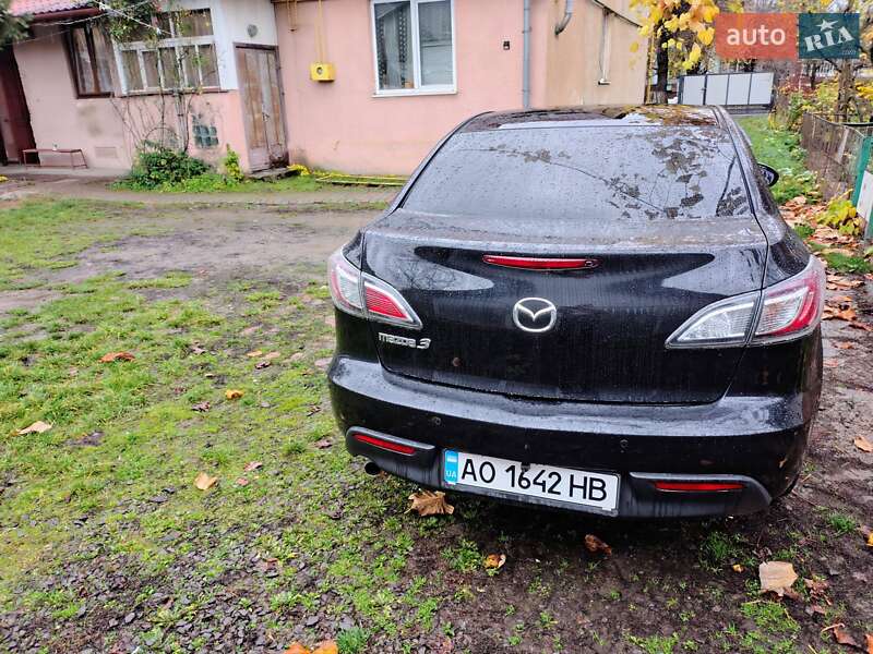 Седан Mazda 3 2010 в Мукачевому
