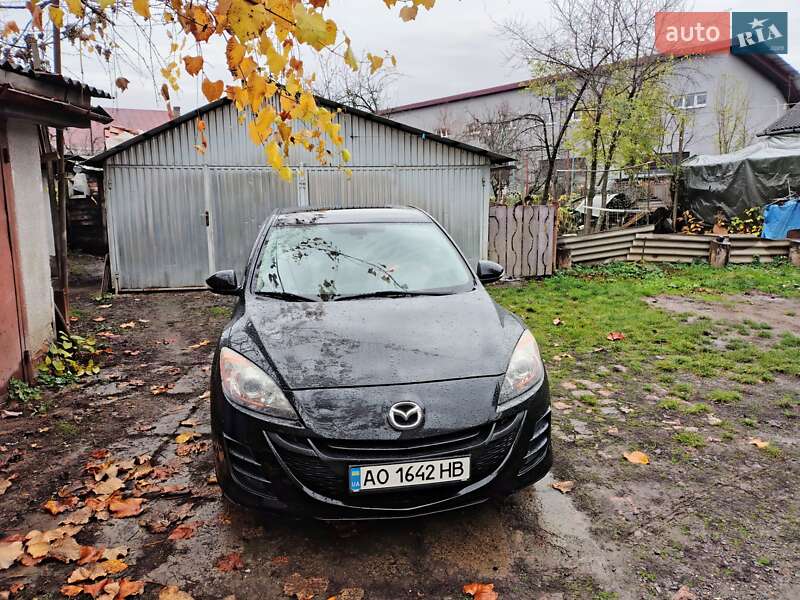 Седан Mazda 3 2010 в Мукачевому
