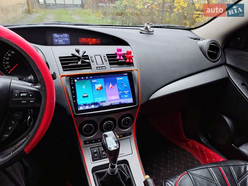 Седан Mazda 3 2010 в Мукачевому