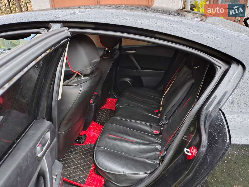Седан Mazda 3 2010 в Мукачевому