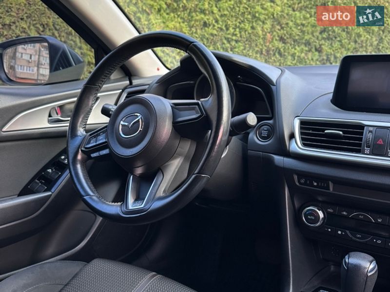 Седан Mazda 3 2016 в Днепре