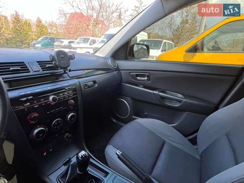 Хетчбек Mazda 3 2008 в Чернівцях