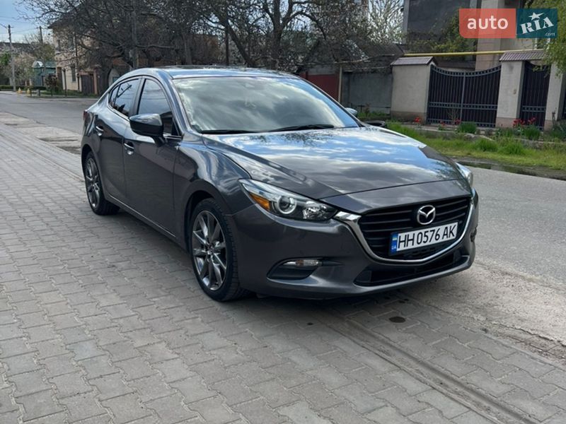 Седан Mazda 3