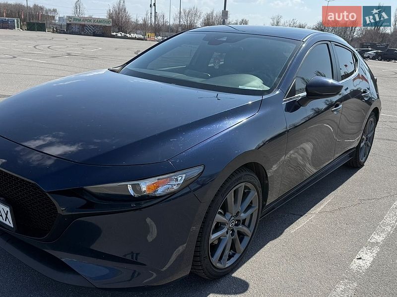 Хэтчбек Mazda 3