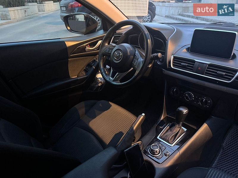 Хэтчбек Mazda 3 2015 в Умани