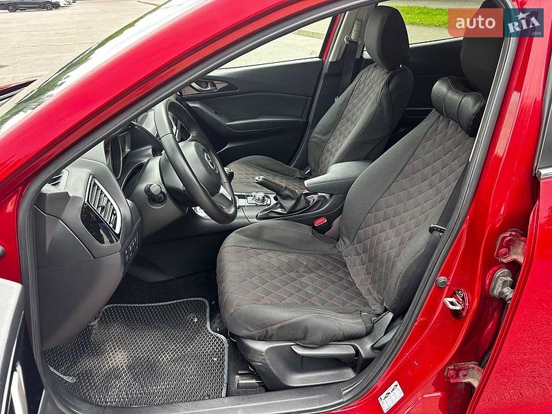 Седан Mazda 3 2016 в Запоріжжі
