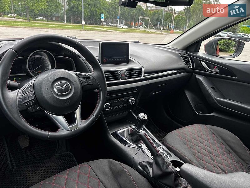 Седан Mazda 3 2016 в Запоріжжі