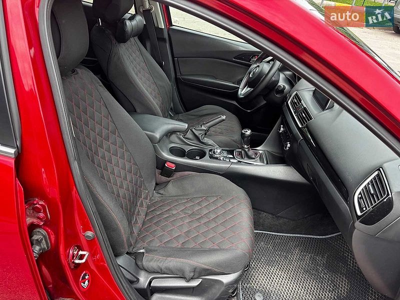 Седан Mazda 3 2016 в Запоріжжі