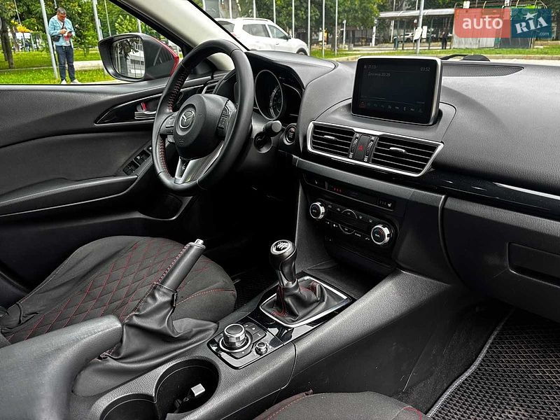 Седан Mazda 3 2016 в Запоріжжі