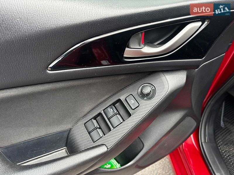 Седан Mazda 3 2016 в Запоріжжі