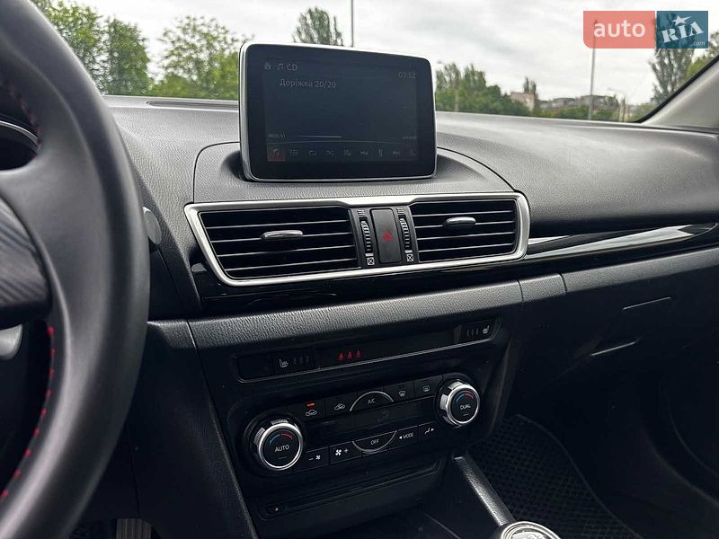 Седан Mazda 3 2016 в Запоріжжі