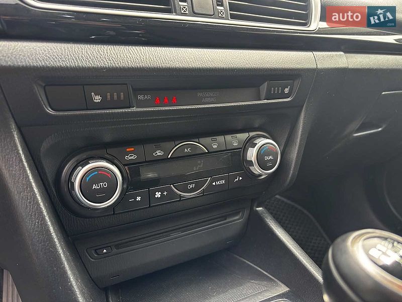 Седан Mazda 3 2016 в Запоріжжі