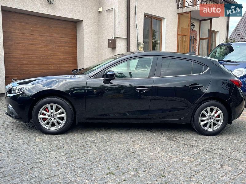 Хэтчбек Mazda 3 2016 в Дубно