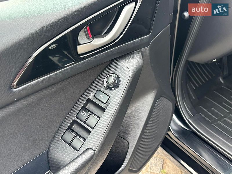 Хэтчбек Mazda 3 2016 в Дубно
