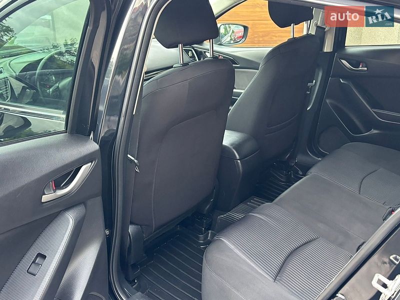 Хэтчбек Mazda 3 2016 в Дубно