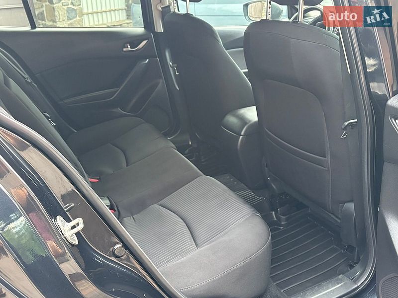 Хэтчбек Mazda 3 2016 в Дубно