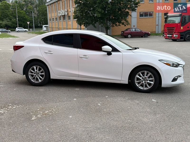 Седан Mazda 3 2018 в Днепре