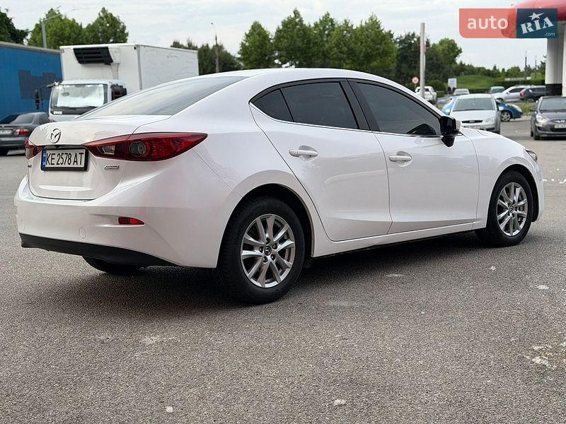 Седан Mazda 3 2018 в Днепре