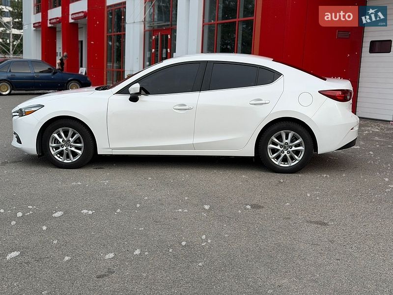 Седан Mazda 3 2018 в Днепре