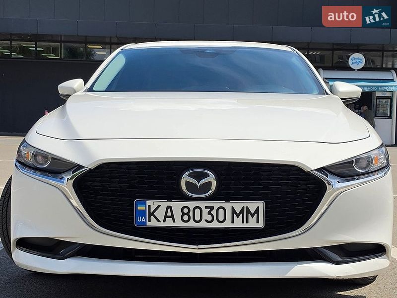 Седан Mazda 3