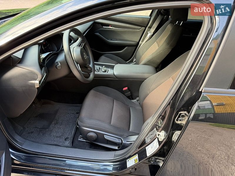 Седан Mazda 3 2019 в Ровно