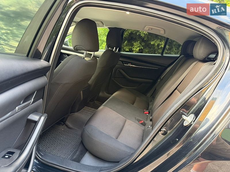 Седан Mazda 3 2019 в Ровно
