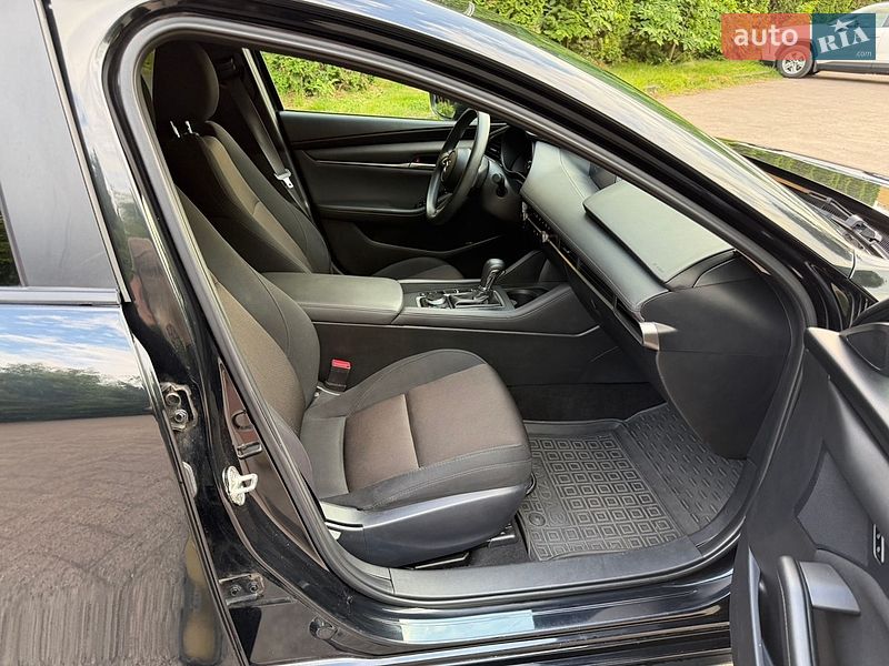 Седан Mazda 3 2019 в Ровно