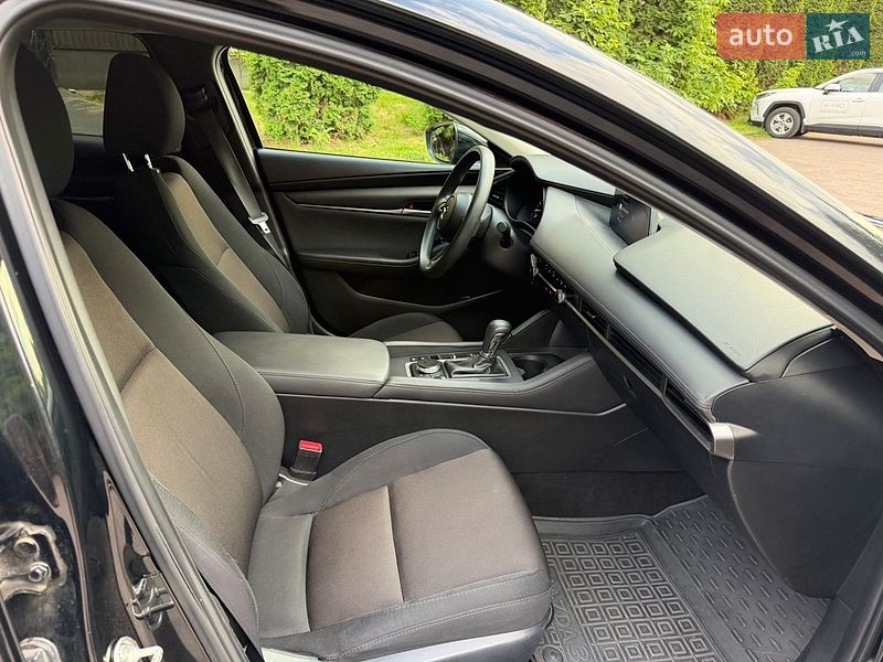 Седан Mazda 3 2019 в Ровно