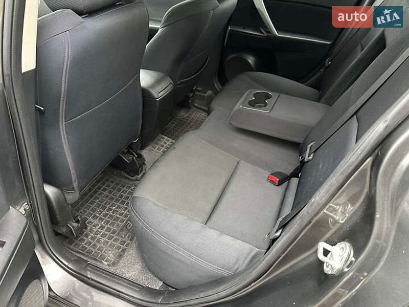 Седан Mazda 3 2009 в Днепре