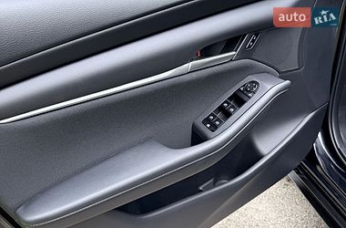 Седан Mazda 3 2023 в Киеве